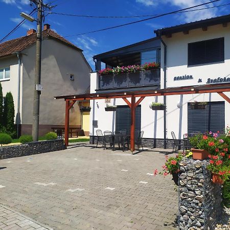 Penzion U Svatosa Mutěnice Buitenkant foto